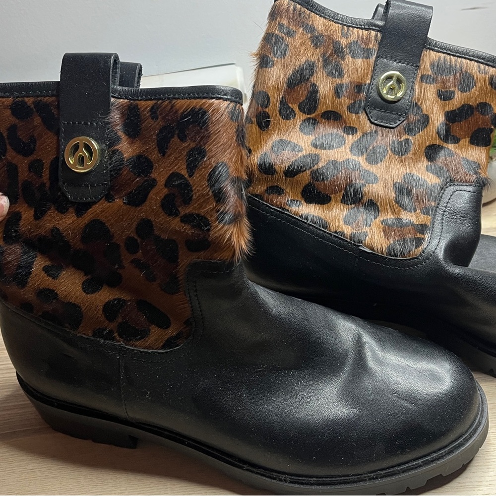 🔥🔥🔥🔥Wishbone boots with leopard hair on neck.